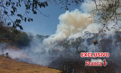 Ibiraci sofre com queimadas
um dia antes das chuvas previstas para amanhã