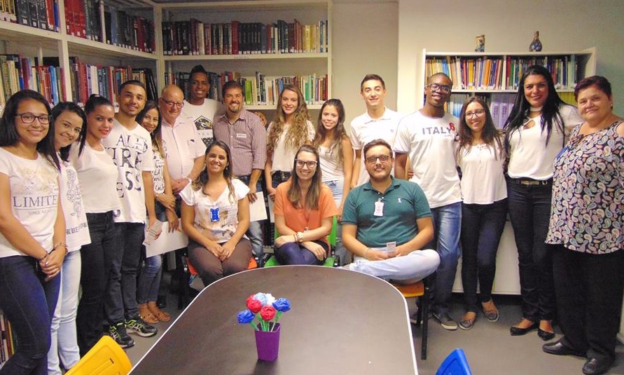 Projeto criado por jovens abriga 3,5 mil livros na Santa Casa de Franca
