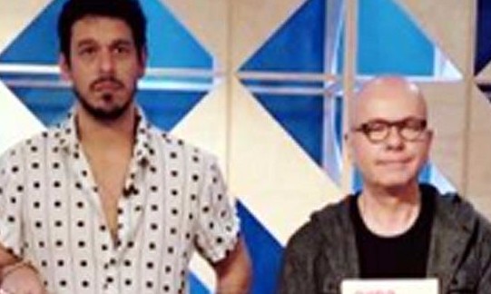 Aos gritos, João Vicente de Castro e Tas discutem em bastidor de programa