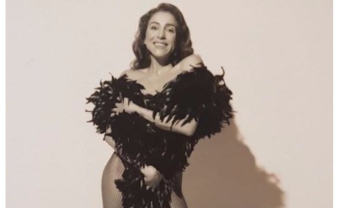 Atriz e cantora Marisa Orth vai leiloar fotos inéditas do seu ensaio na ‘Playboy’