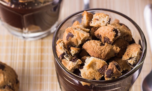 Está sem tempo? Veja esse creme de chocolate com cookies para a sobremesa!