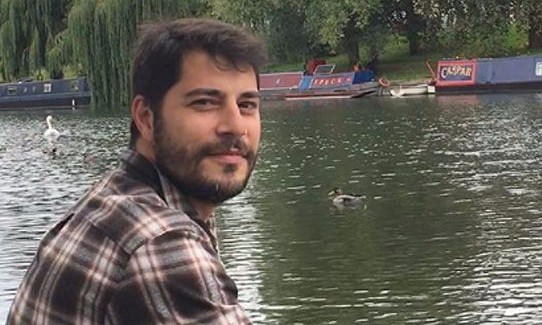 Evaristo Costa dá resposta atravessada a seguidor que criticou seu novo visual