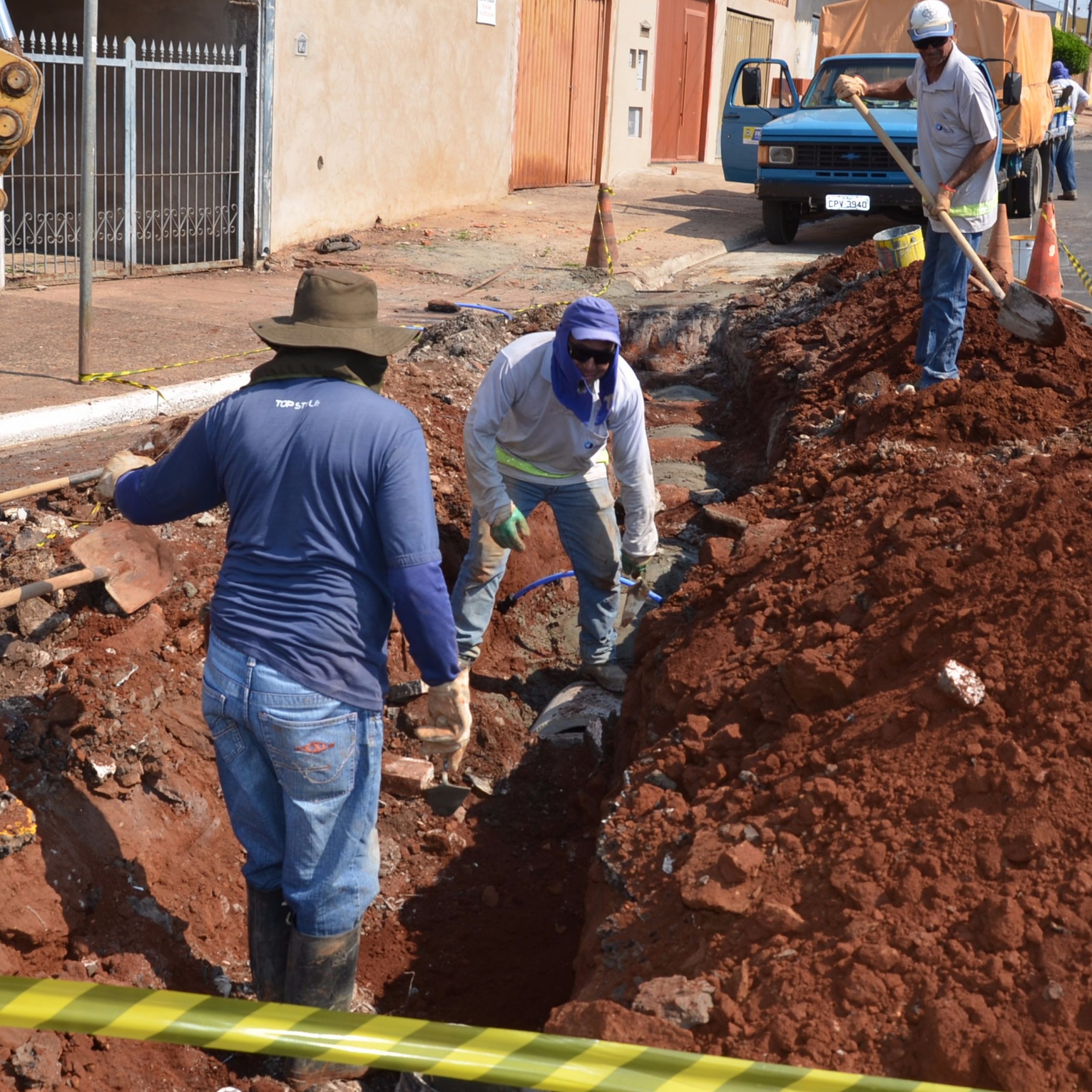 Descarte irresponsável de materiais entope galerias no Jardim Aeroporto III