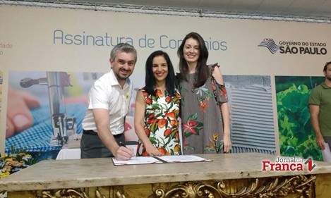 Pedregulho assina convênio com Lu Alckmin para cursos gratuitos do Fundo Social