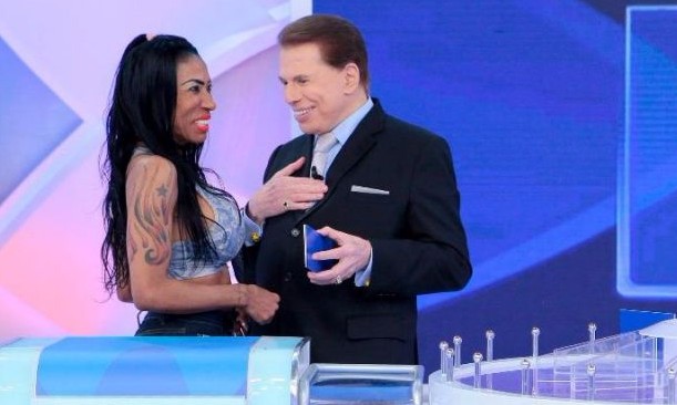 Inês Brasil arranca risadas de Silvio Santos: ‘O negócio é progredir e fazer amor’