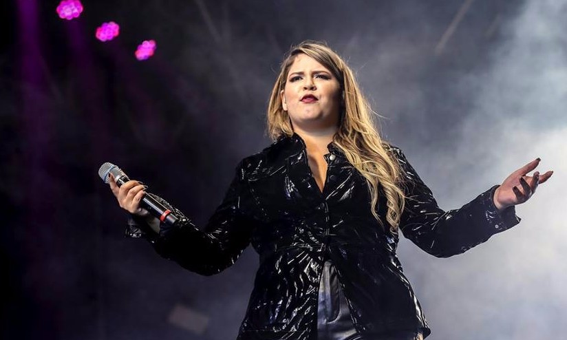 Cantora sertaneja Marília Mendonça detona seguidor que a criticou na internet
