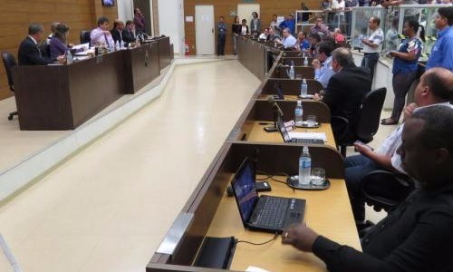 Sessão traz veto polêmico e outras dez matérias na Câmara dos Vereadores