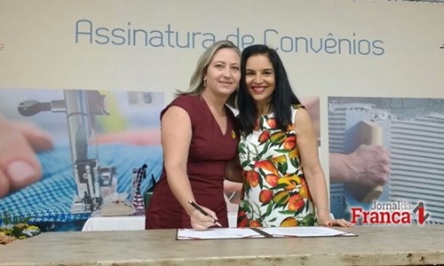 ​Primeira-dama de Rifaina assina convênio para curso de Padaria Artesanal