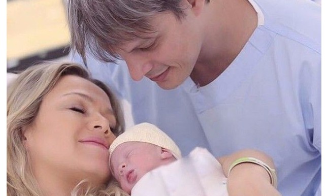Apresentadora Eliana mostra rosto da filha recém-nascida e diz: ‘Estamos em festa’
