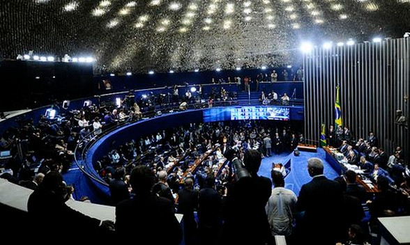 Congresso terá foco em denúncia contra Temer e retorno de Aécio Neves