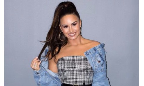 Cantora Demi Lovato assume que é bissexual: ‘Saio com homens e mulheres’