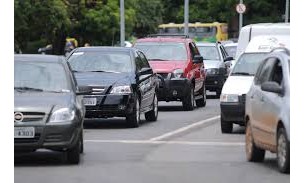 Veículos com placas final oito devem ser licenciados até o final de outubro
