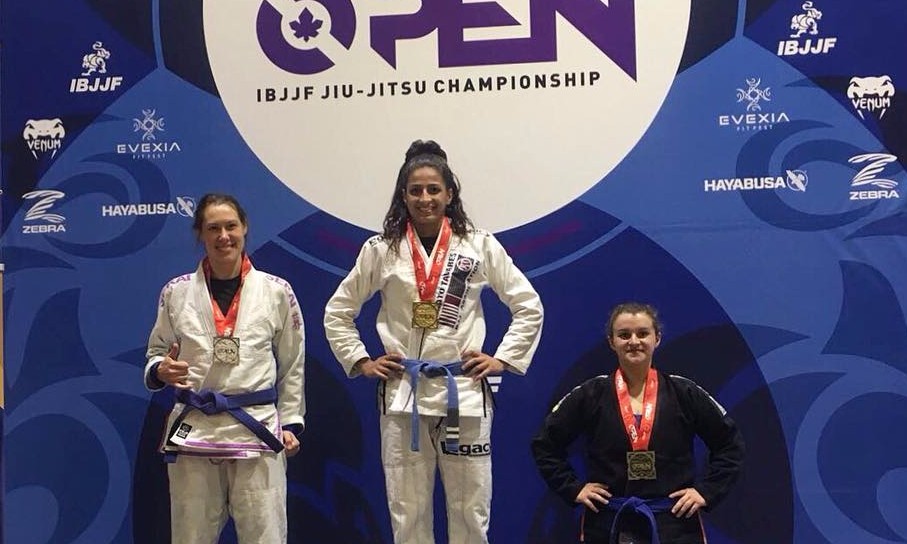 Lutadora francana vence campeonato de jiu jitsu disputado em Miami (EUA)