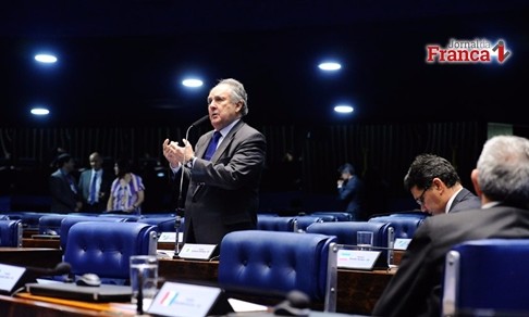 Lei concede prioridade no recebimento do Imposto de Renda a professores