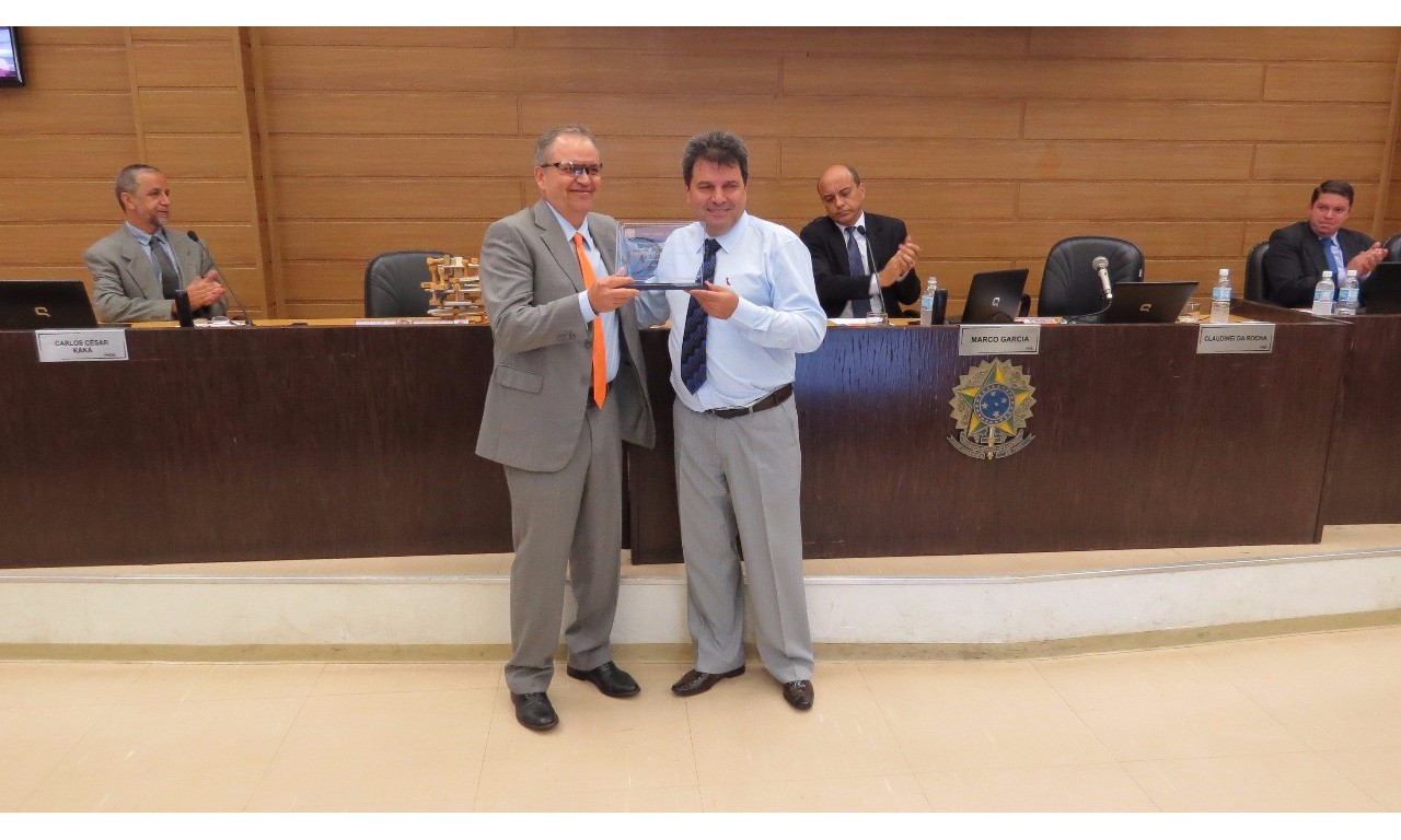 Promotor Fernando Martins é homenageado na Câmara por atuação ambiental