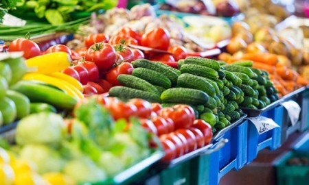 O poder curativo dos alimentos: é possível trocar a farmácia pela feira?