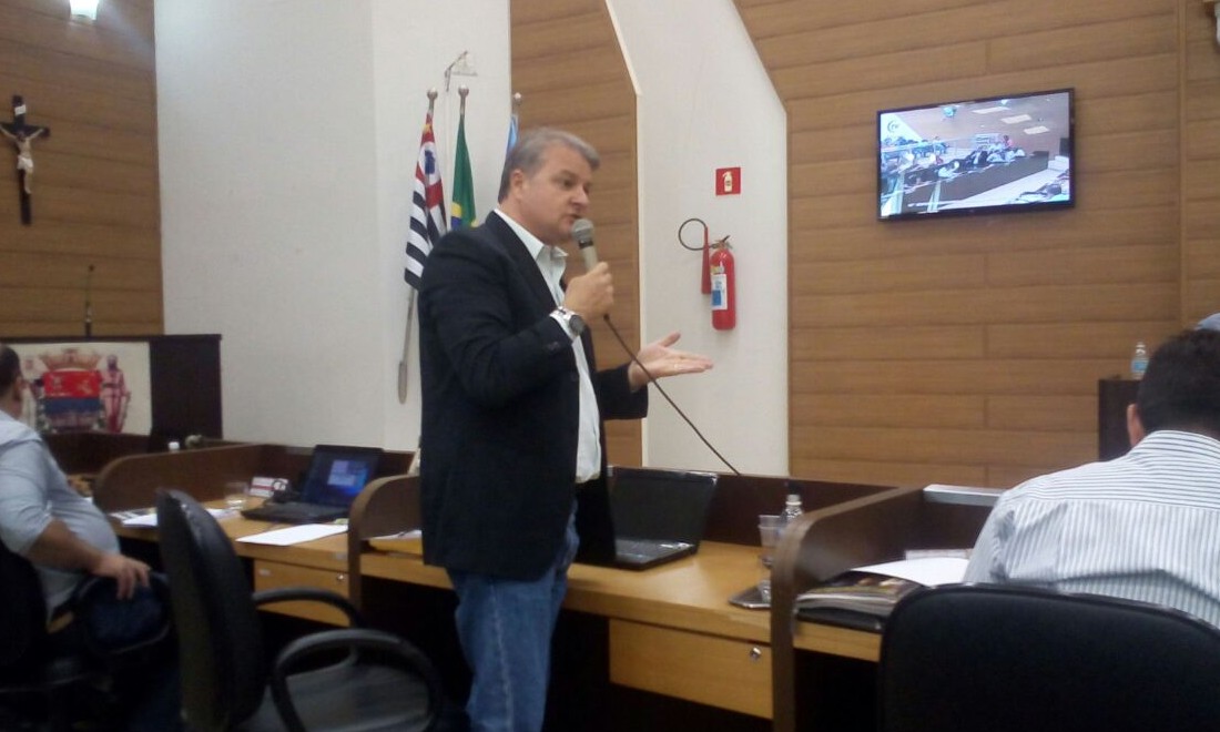 Adermis diz que Prefeitura está “barganhando” as emendas impositivas