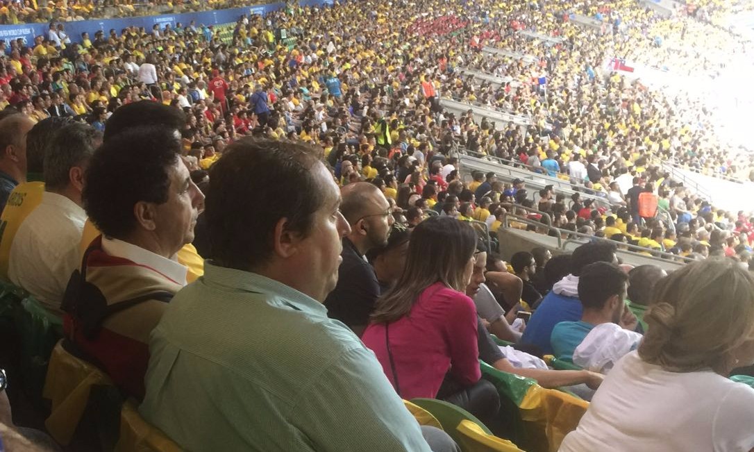 Com o prefeito Gilson de Souza na torcida,  Brasil marca 3 e vence o Chile