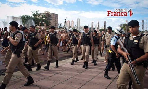 Deputado aliado alerta para risco de rebelião da Polícia Militar de Minas Gerais