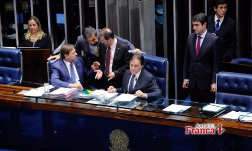 Projeto que regulamenta Uber é aprovado no Senado com modificações