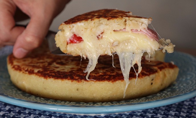Pizza de pão feita na frigideira é deliciosa e vai te surpreender pela facilidade