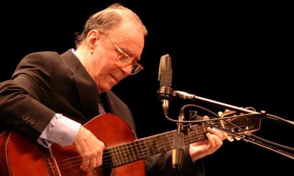 Por “negócios temerários”, filha consegue a interdição do músico João Gilberto