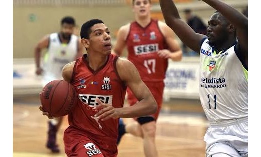 Com primeiro tempo arrasador, Franca vence Praia Clube por 41 pontos