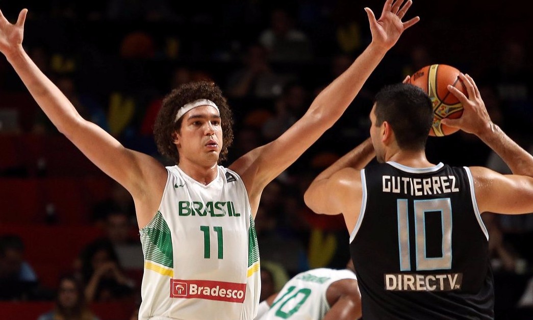 Varejão lembra momento difícil e revela emoção em seu retorno à seleção