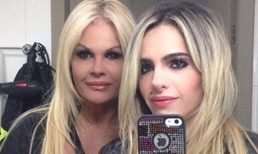 Monique Evans solta o verbo contra ataques homofóbicos: ‘Estou sendo amada’