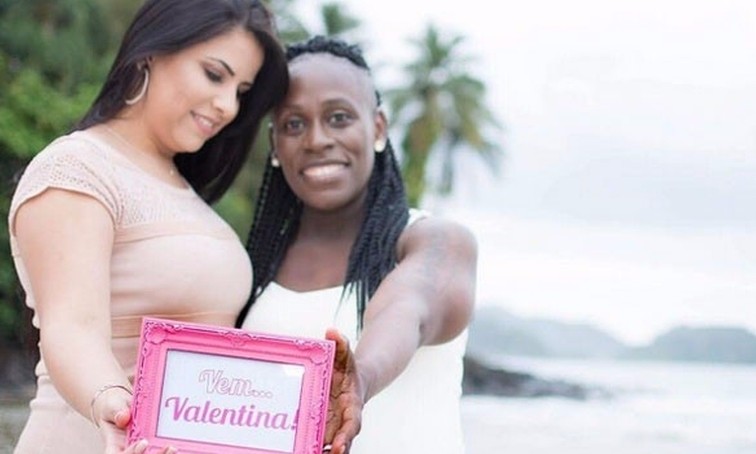 Nasce Valentina, filha da cantora Neném e sua esposa Thaís Batista, de 24 anos