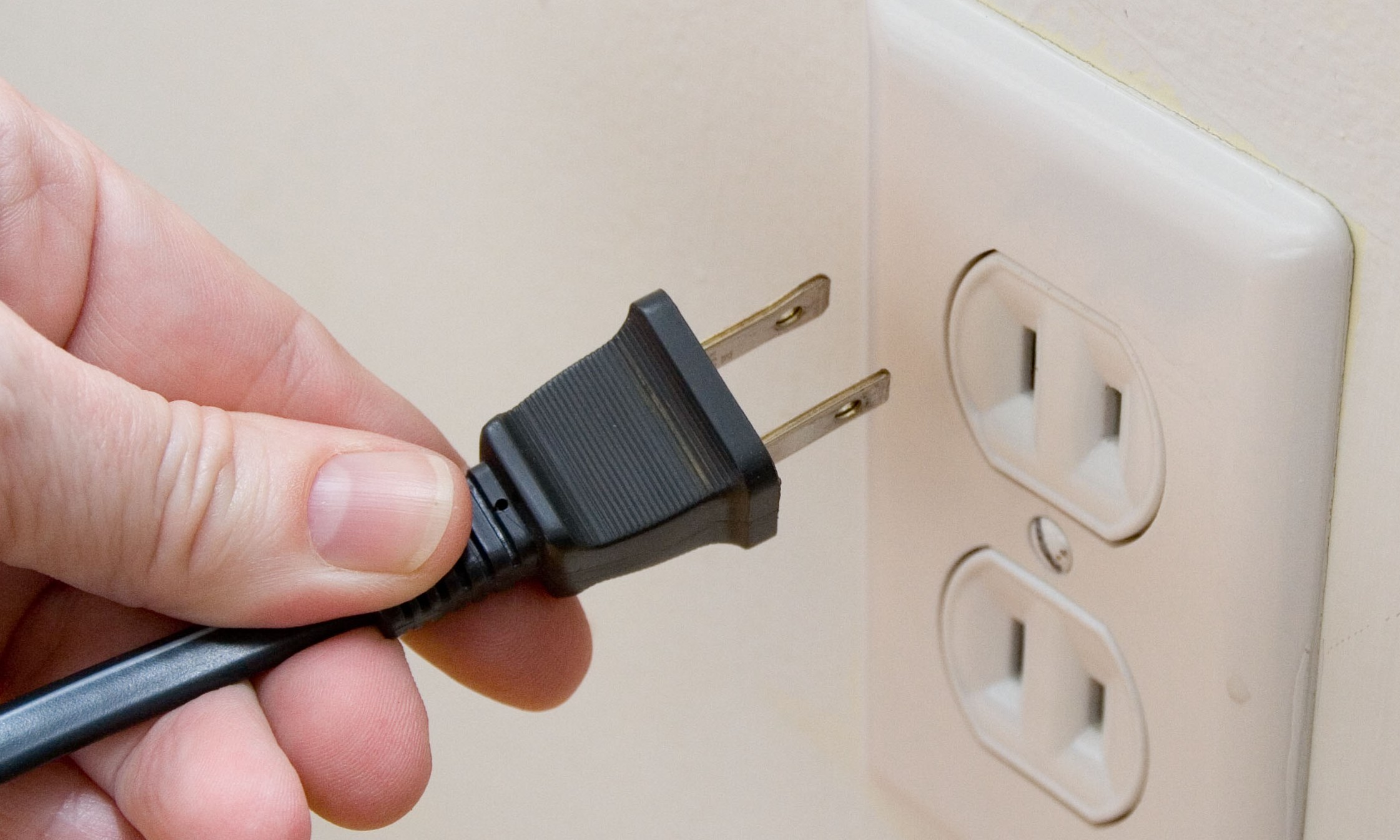 Verão e temporada de chuvas aumentam o risco para eletroeletrônicos