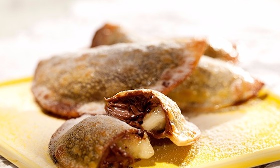 Pastel de banana com café e creme de avelãs, ótima opção para a sobremesa