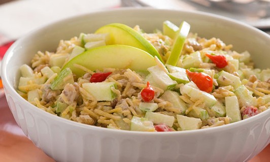 O Natal está chegando, que tal impressionar com esta deliciosa salada natalina?