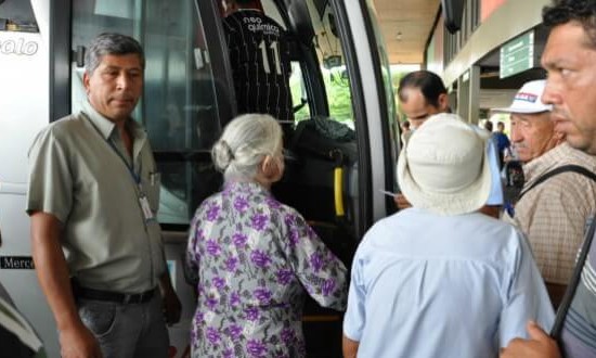 Idosos têm direito a assento gratuito nos ônibus rodoviários em SP