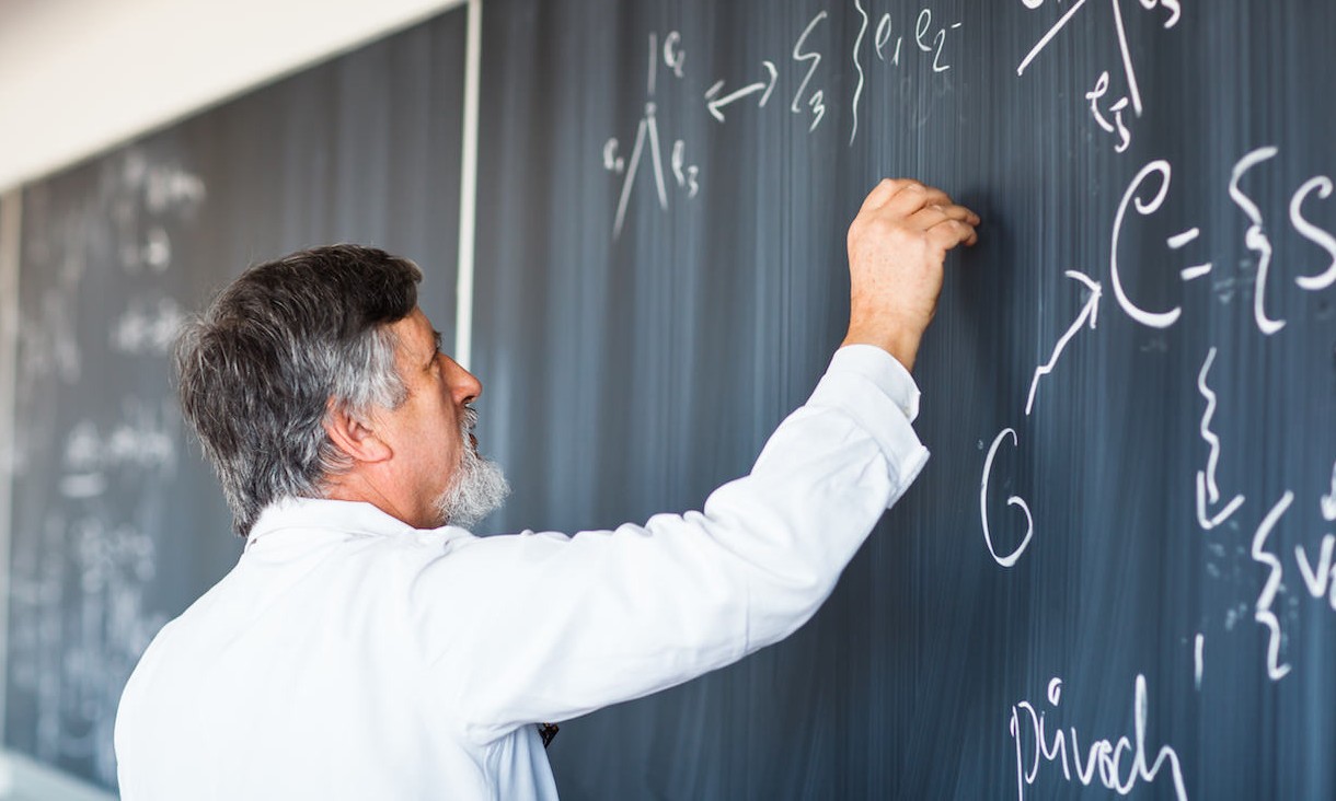 Piso salarial dos professores da rede pública será de R$ 2.455
