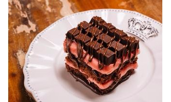 Receita: lasanha doce de chocolate e morango é uma incrível e fácil sobremesa