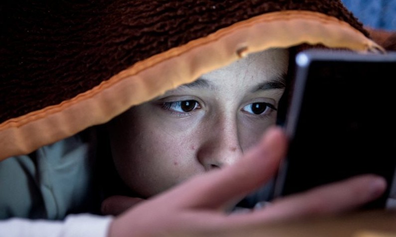 Dormir mal aumenta risco de depressão e vícios em adolescentes