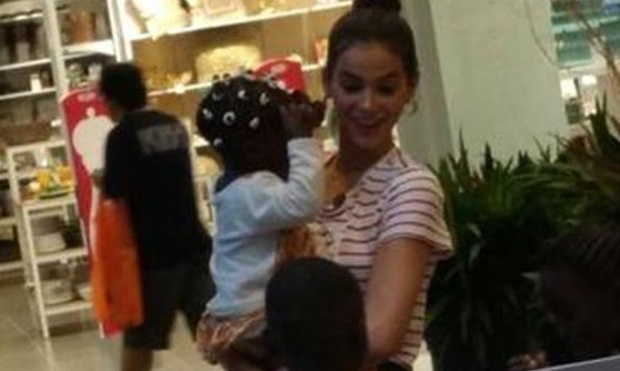 Marquezine, Glória Maria, Fantin e Tata Werneck recebem refugiados no Natal