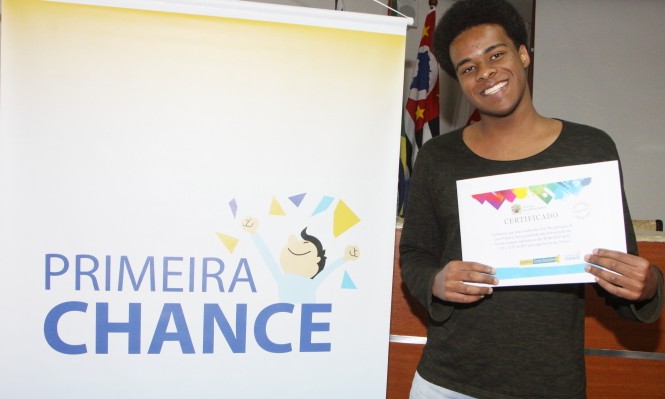 Prefeitura convoca jovens selecionados do programa Primeira Chance