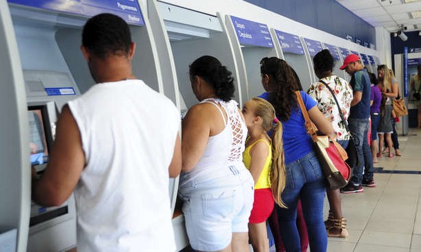 Bancos ficam fechados nesta sexta-feira após dia de filas e espera excessiva