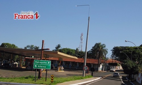 Prefeitura de Pedregulho instala postes para câmeras de monitoramento