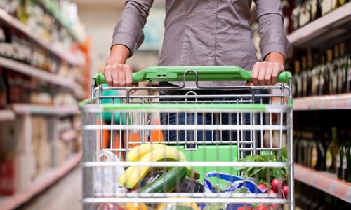 Alimentos como o arroz e o feijão puxam inflação para baixo este ano