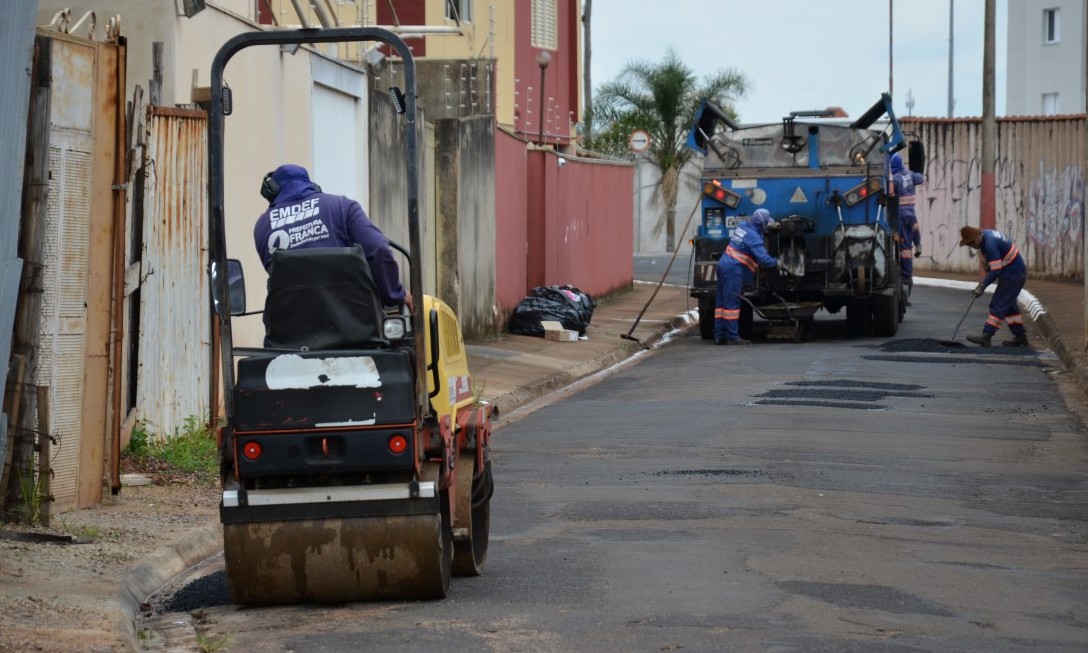 Operação Tapa Buracos é retomada e intensificada nas ruas de Franca
