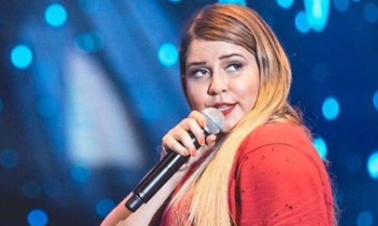 Sertaneja Marília Mendonça se irrita com seguidora que a chamou de “forçada”
