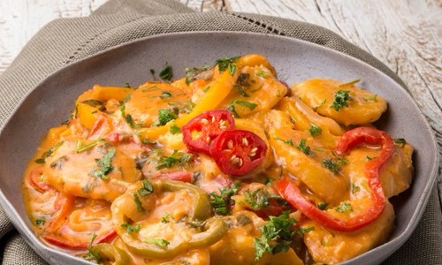 Moqueca de banana da terra garante sabor especial para uma refeição vegana