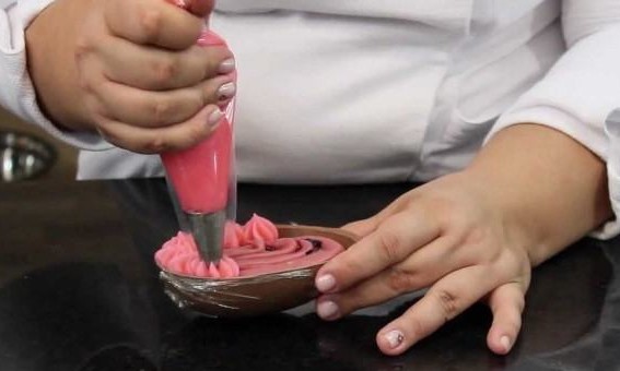 Curso gratuito de produção de ovos de Páscoa abre inscrições na segunda, 26