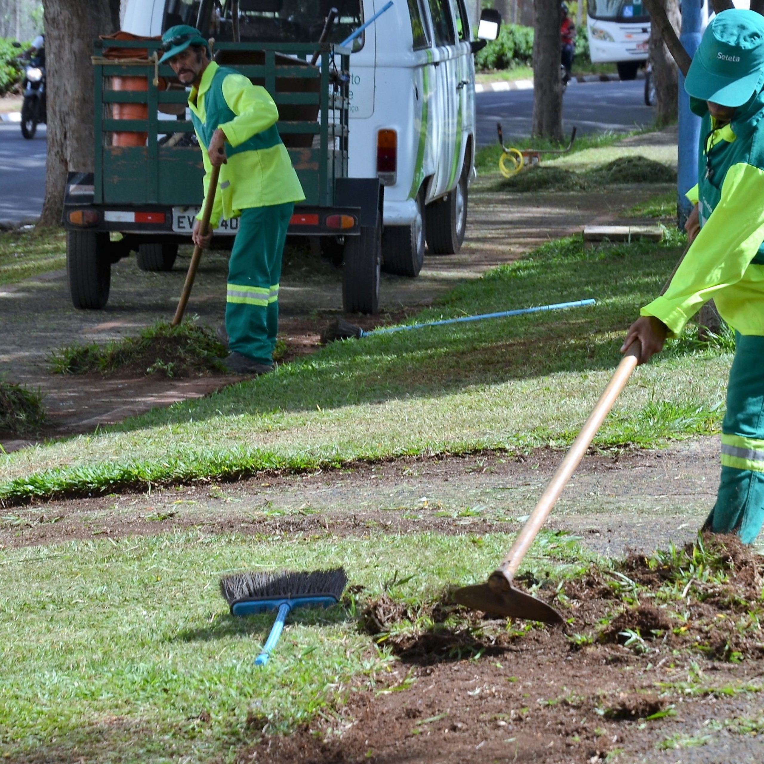 Limpeza e revitalização das principais avenidas de Franca são intensificadas
