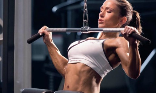 Inúmeros benefícios da musculação conquistam cada vez mais mulheres