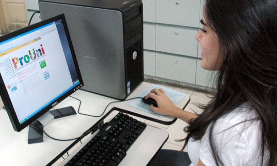 ProUni abre inscrições para  242 mil bolsas de estudo integrais e parciais no país