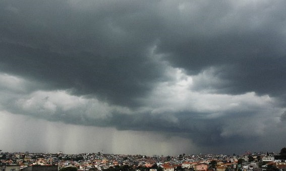 Terça-feira será de céu nublado e pancadas de chuva em Franca
